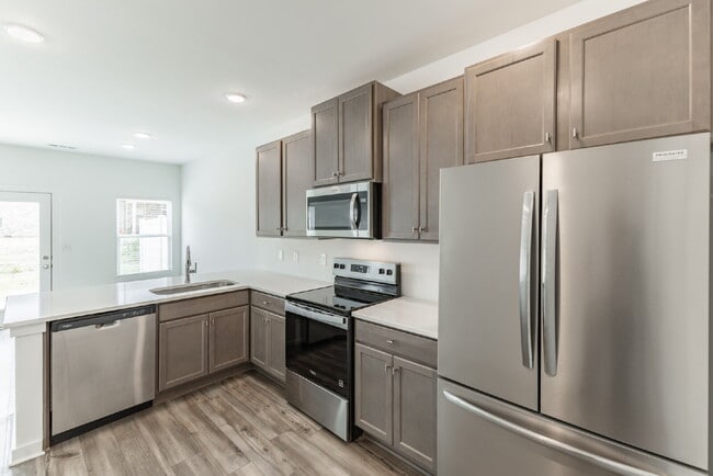 Building Photo - "Charming Newly built 3-Bed Townhouse Retreat with Granite Elegance in Prime Huntsville Location!"