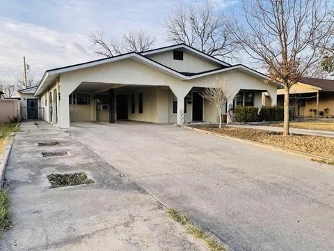 Building Photo - 815 W 6th St