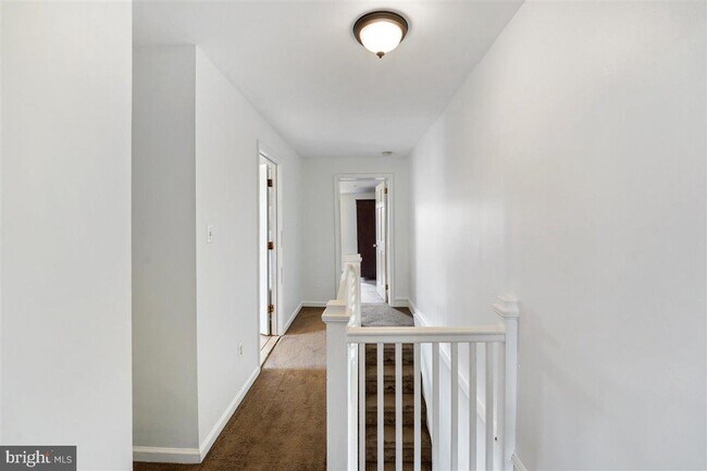 Building Photo - 528 E Elm St