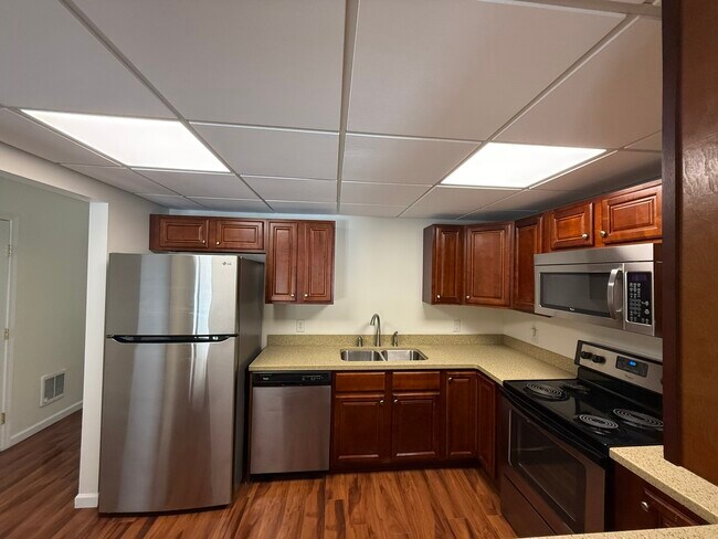 Building Photo - 507 Glendale Dr