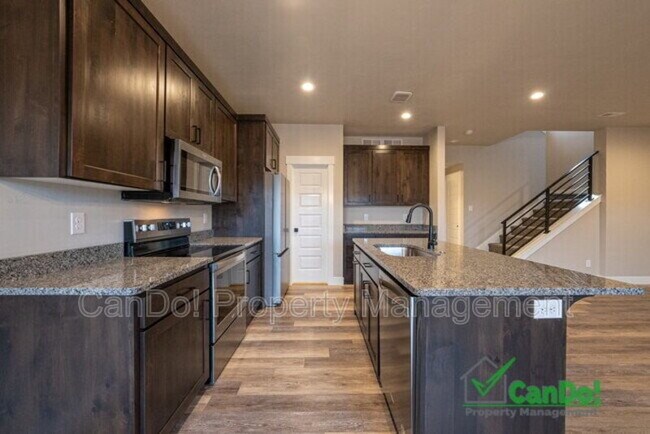 Building Photo - 3005 Sunburst Dr
