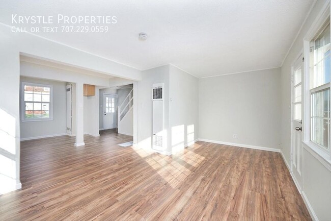 Building Photo - Spacious Condo with Easy Freeway Access