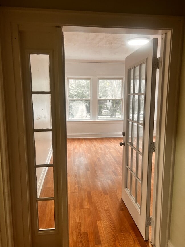 Building Photo - 6113 S Sacramento Ave