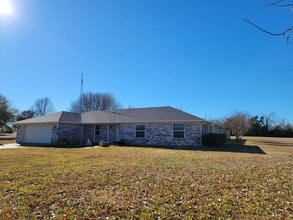 Building Photo - 101 Bluebonnet Ln