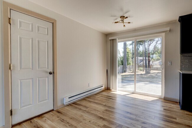 Building Photo - Single Level Pet Friendly Home near Ft. Nu...