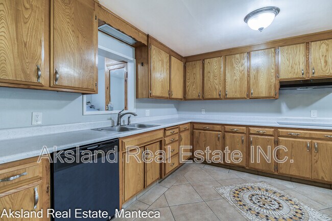 Building Photo - 3007 W Lathrop Rd