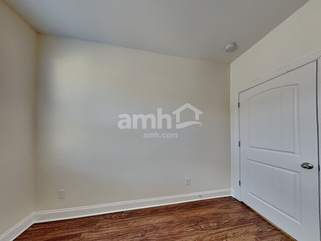 Building Photo - 124 Benjamin Ln