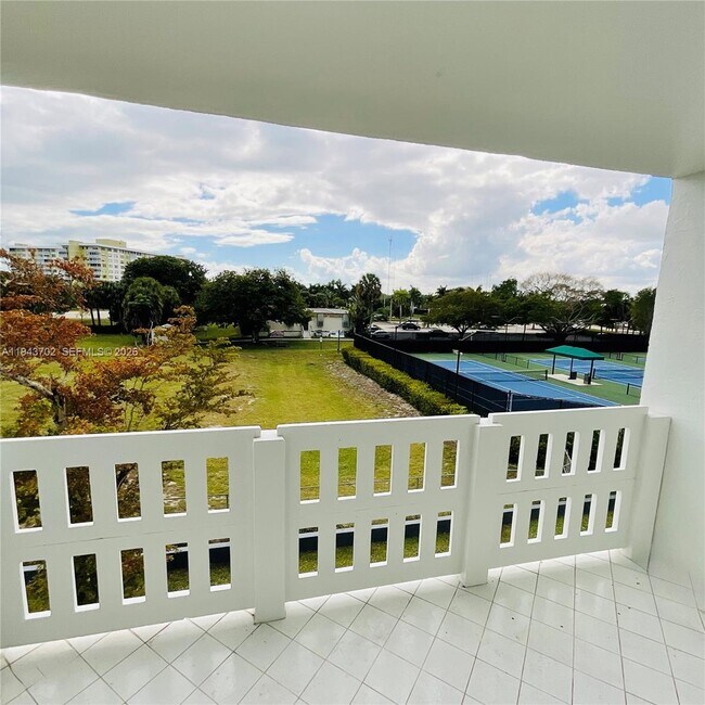 Building Photo - 919 Hillcrest Dr