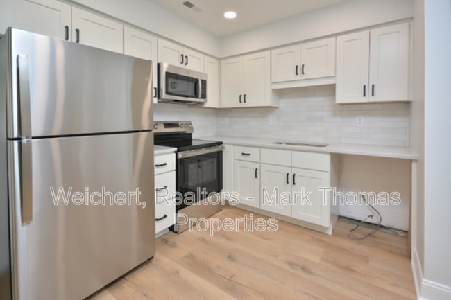 Building Photo - 210 Bridgefield Pl