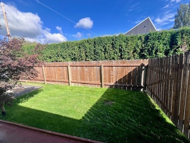 Building Photo - Cute 1 Bd 1 Ba Duplex in Beautiful Blaine!