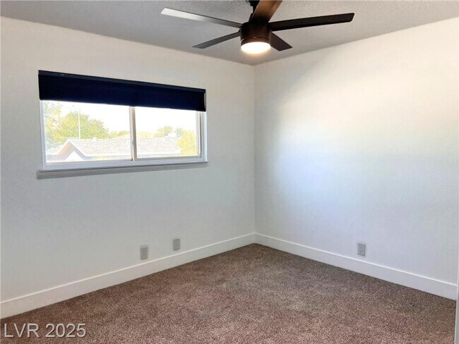 Building Photo - Stylish 4-Bed Home with Pool, Spa & No HOA...