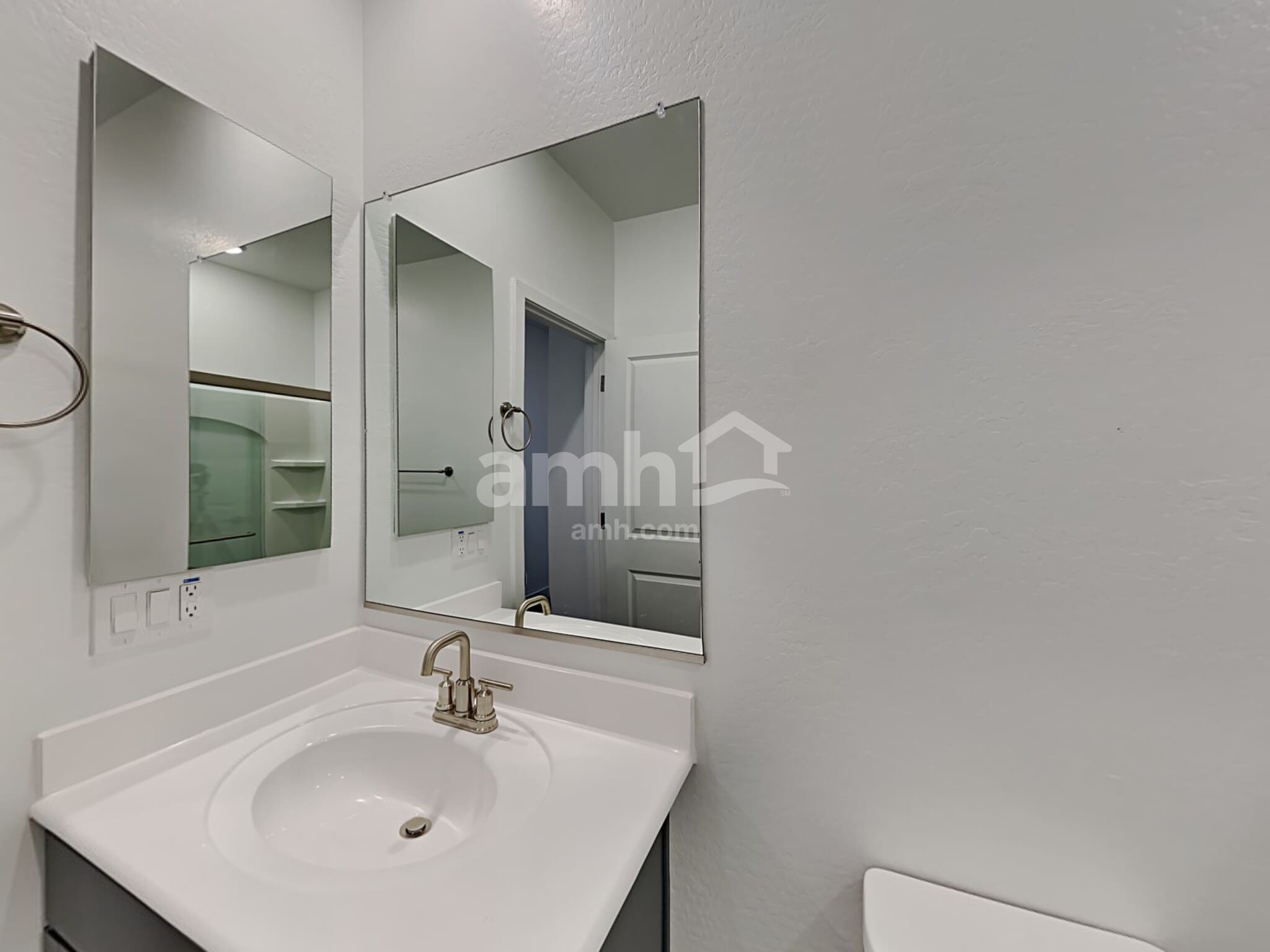 Building Photo - 4313 S 105th Dr