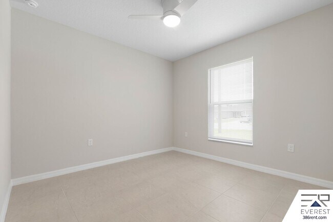 Building Photo - Brand New, fully fenced on a quiet cul-de-sac