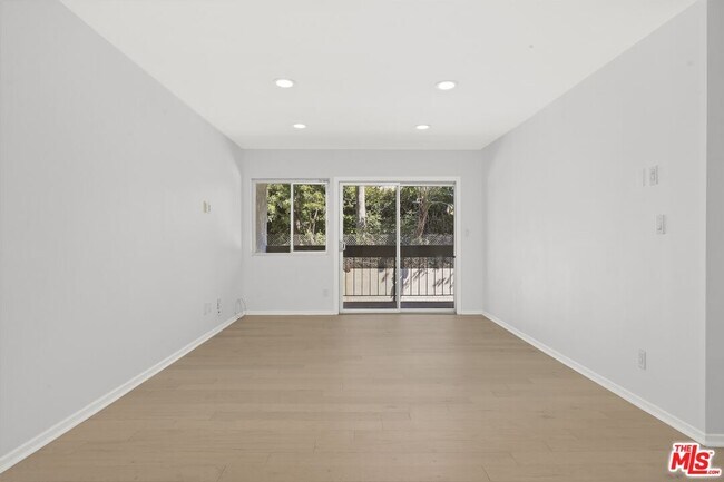 Building Photo - 4900 Overland Ave