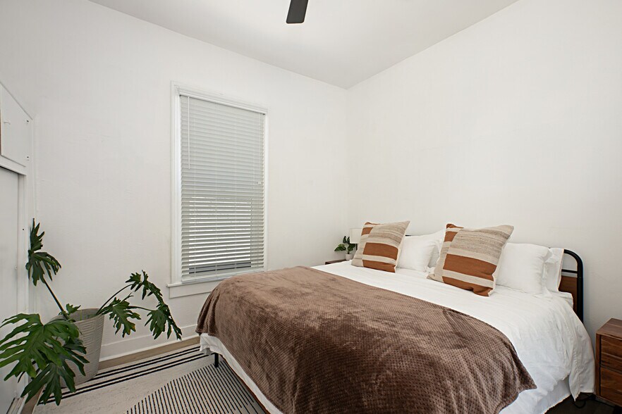 Building Photo - 1842 Kearney Ave