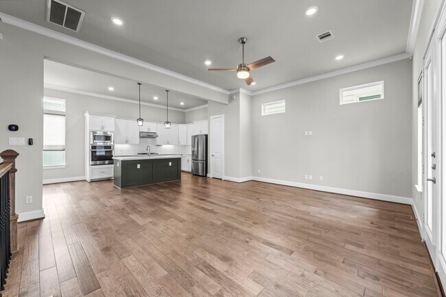 Building Photo - 954 Fisher St