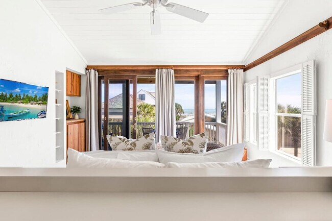 Building Photo - 2900 Ocean Dr S
