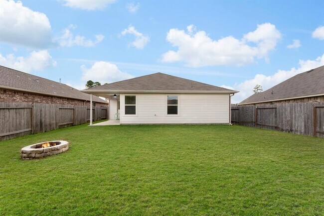 Building Photo - 14077 Lake Cres Dr