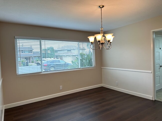Building Photo - 1393 Scotch Cir