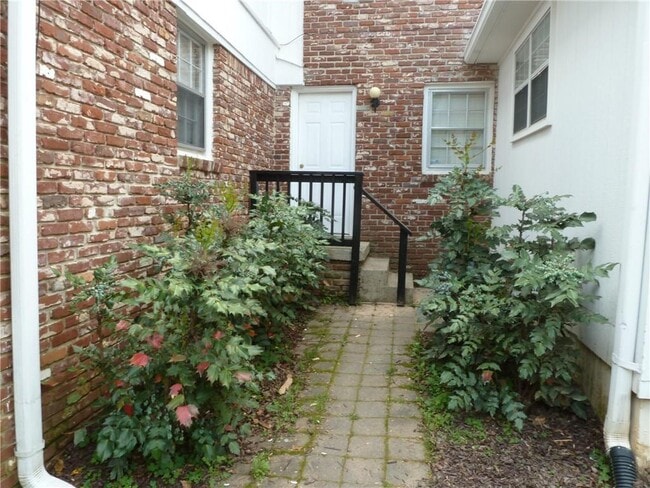 Building Photo - 1156 St Louis Pl NE