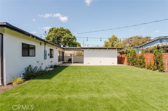 Building Photo - 6021 E Oakbrook St