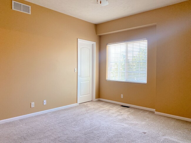 Building Photo - Beautiful 3 bed, 2 bath house at $2095 *PR...