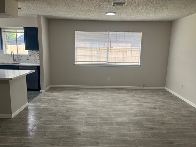 Building Photo - 2434 Long Reach Dr