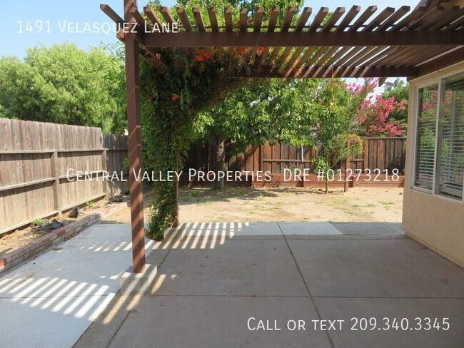 Building Photo - OCTOBER SPECIAL! $300 off 1st Month's Rent!