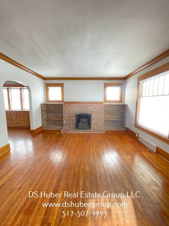 Primary Photo - 216 Marshall St