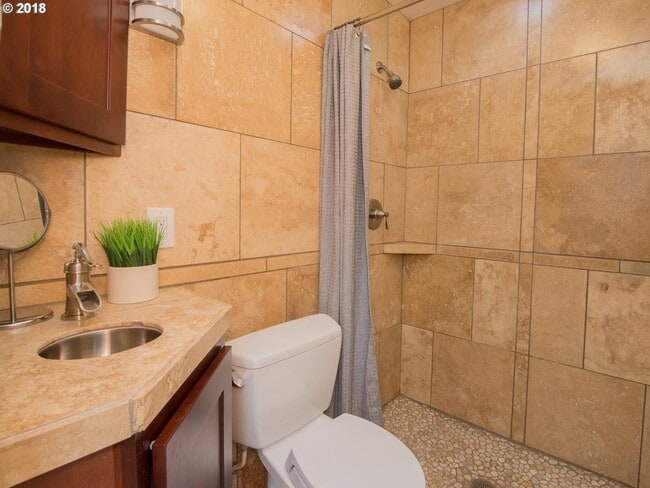 Building Photo - 6400 SW Vermont St