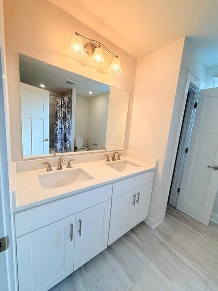 Building Photo - 9080 Piney Mountain Rd