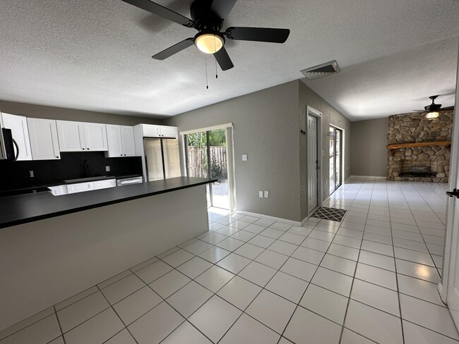 Building Photo - 308 3rd Ct