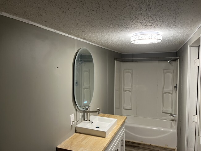 Building Photo - 525 Burmaster Dr