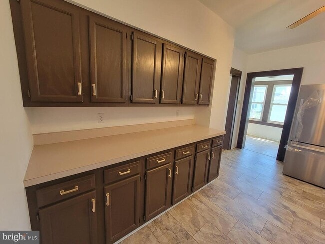 Building Photo - 632 Hill Top Dr
