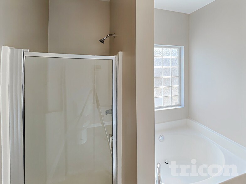 Building Photo - 2116 Lauren Woods Dr