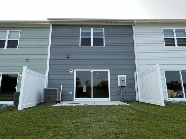 Building Photo - Stunning 3BD, 2.5BA Raleigh Townhome in a ...
