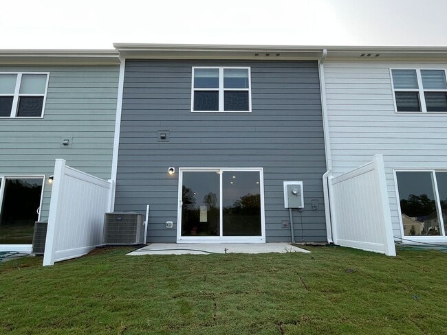 Building Photo - Stunning 3BD, 2.5BA Raleigh Townhome with ...