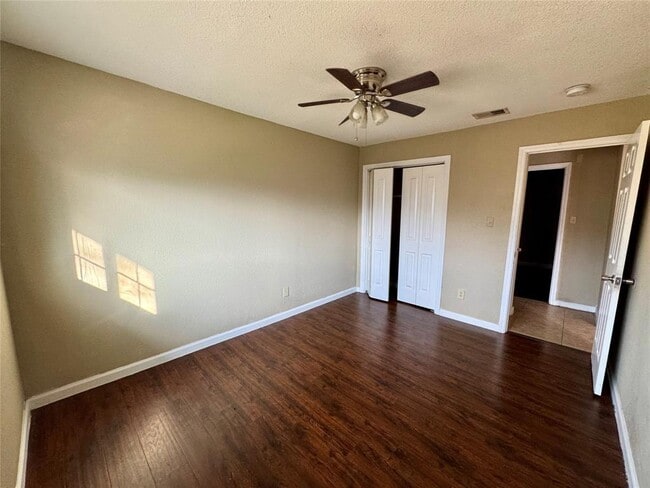 Building Photo - 2409 Village Walk