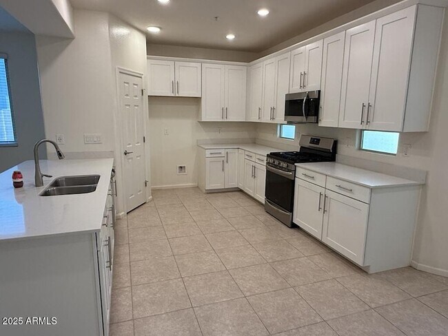 Building Photo - 21288 W Yale St