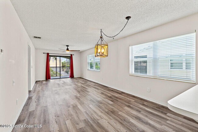 Building Photo - 7201 Ridgewood Ave