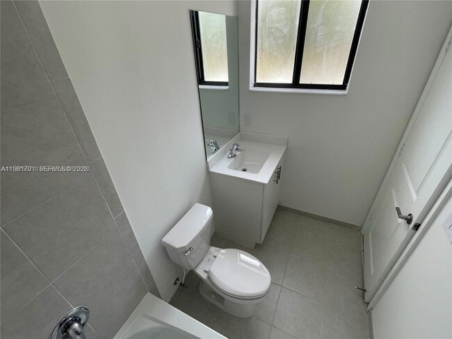 Building Photo - 969 NE 211th St