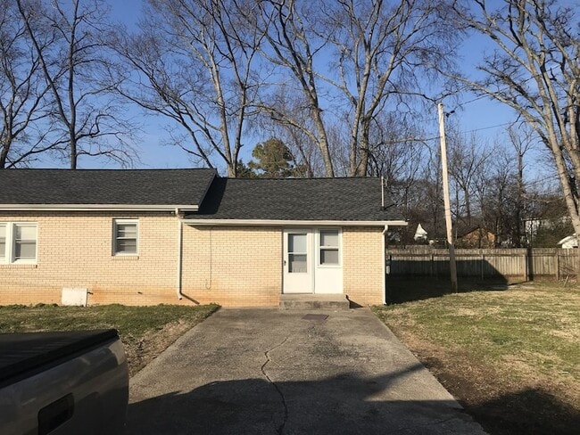 Building Photo - 501 Wilson Ave