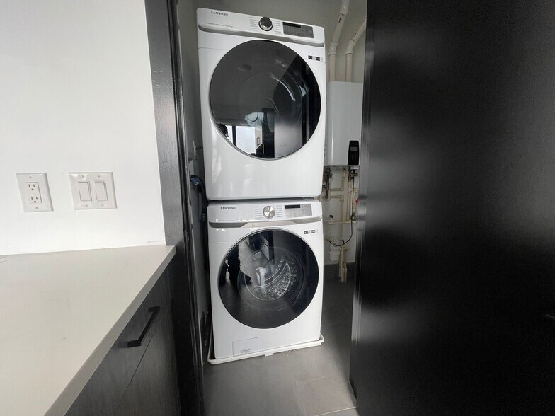 Unit 401 - 100 Sackett St