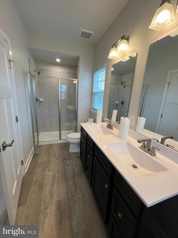 Building Photo - 1550 Adamson Wy