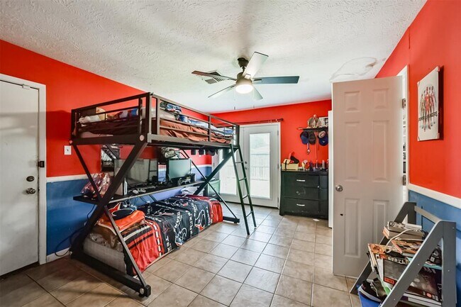 Building Photo - 2122 Clemson Dr