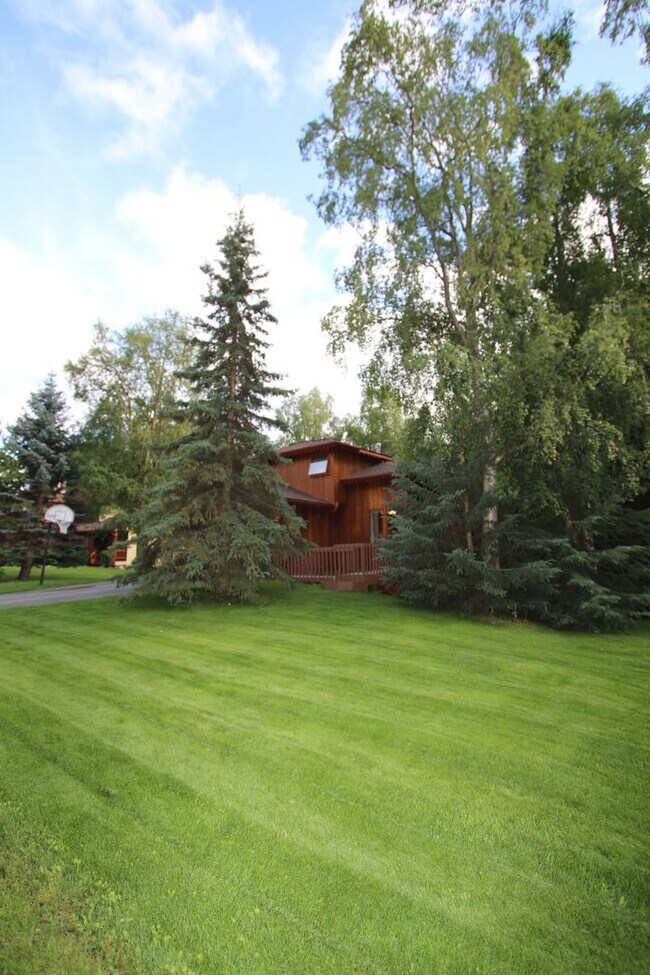 Building Photo - 4 Bedroom Eagle River Home!