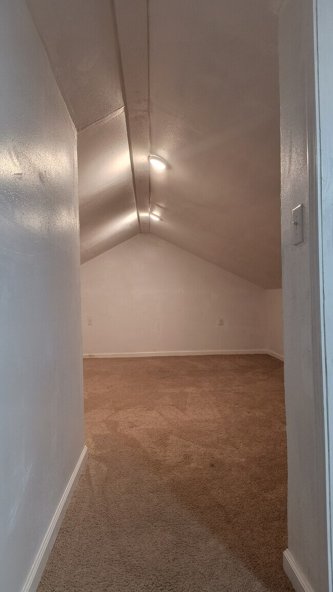 Building Photo - 1602 W 24th Ave