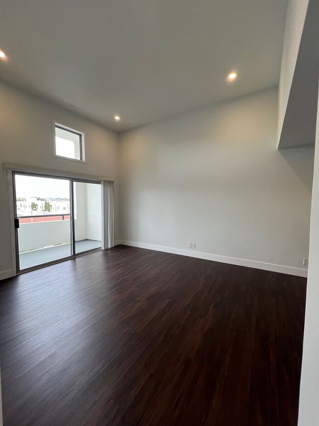 Interior Photo - Terraces at the Lake