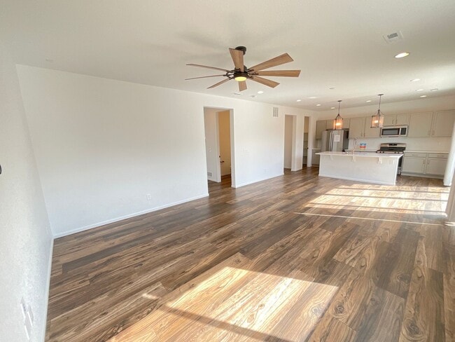 Building Photo - 3 Bedroom Home Available Near N Powers Blvd & Dublin Blvd!