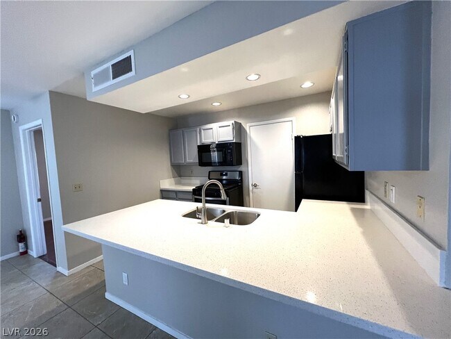 Building Photo - 7570 W Flamingo Rd
